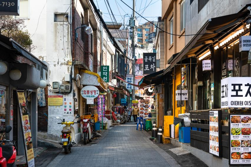 History Meets Global Diversity: 1-Day Itinerary for NMK & Itaewon image